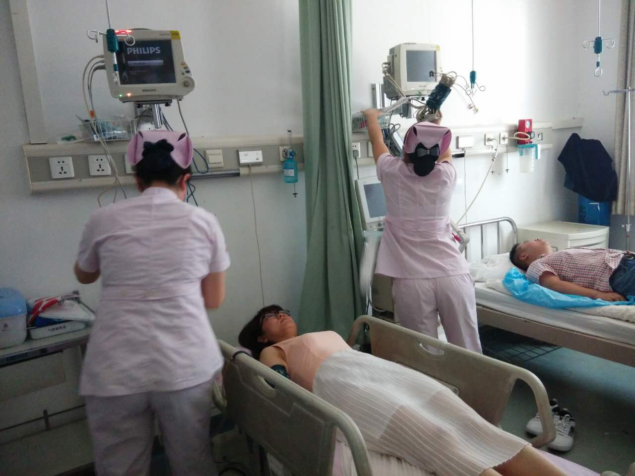 急诊应急演练2.jpg 急诊应急演练2.jpg