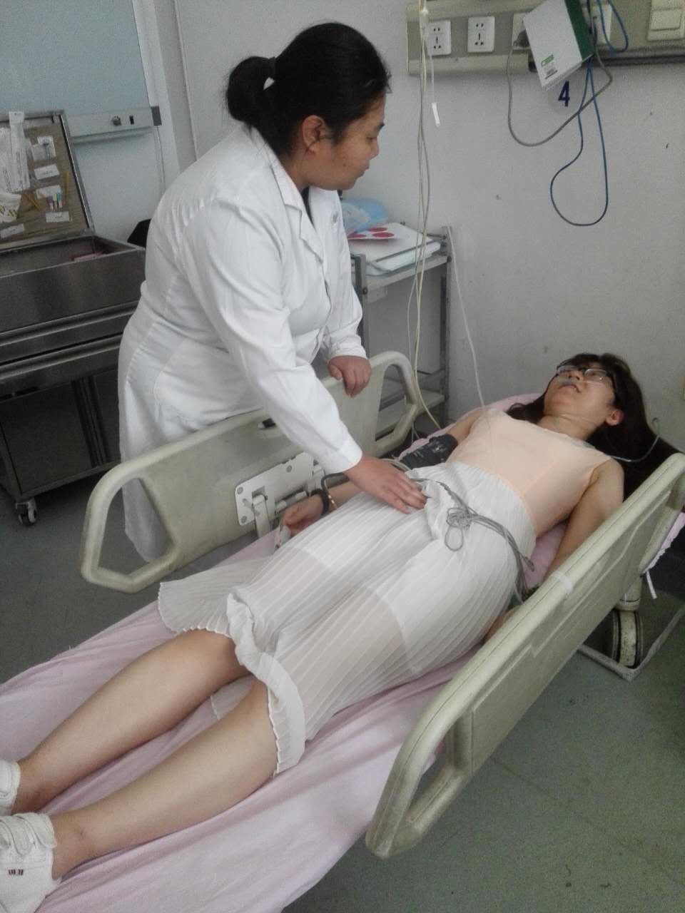 急诊应急演练4.jpg 急诊应急演练4.jpg